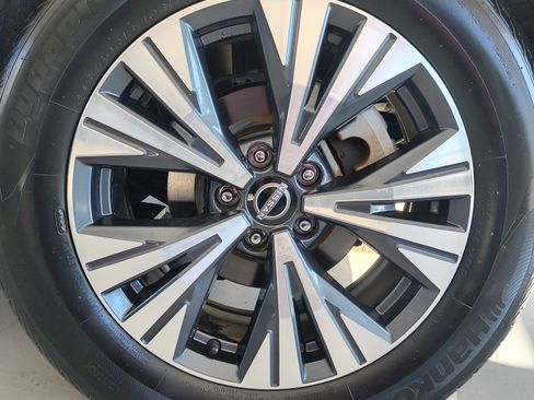 Used 2023 Nissan Rogue SV image 5