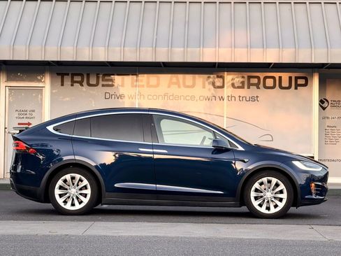 Used 2017 Tesla Model X 75D image 5