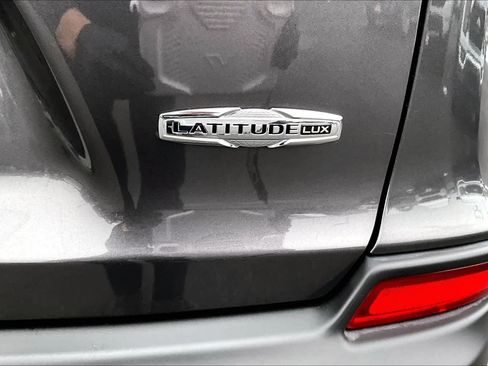 Used 2022 Jeep Cherokee Latitude Lux w/ Sun & Sound Group image 7