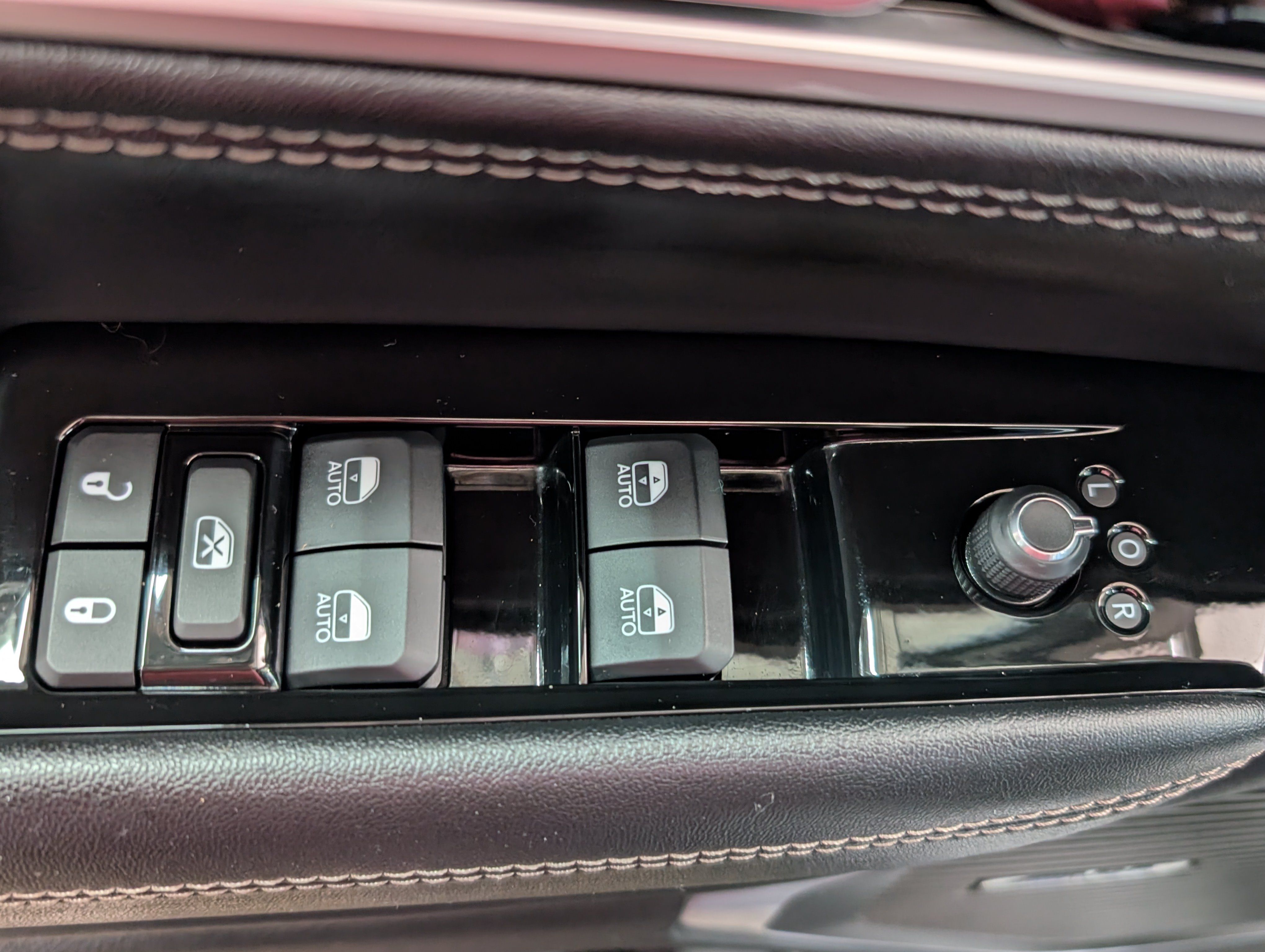Used 2024 Jeep Wagoneer L Series II w/ Flexible Seating Group AWD/4WD image 14