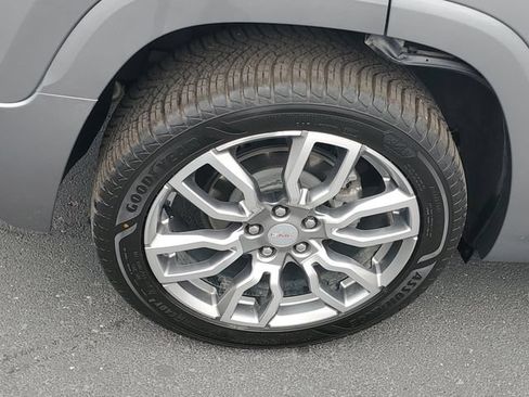 Certified 2023 GMC Terrain Denali w/ Denali Premium Package AWD/4WD image 5