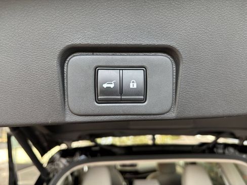 Used 2025 Nissan Rogue SV FWD image 22
