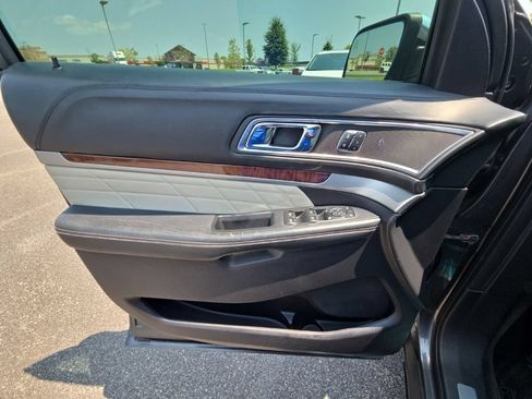 Used 2016 Ford Explorer Platinum AWD/4WD image 17