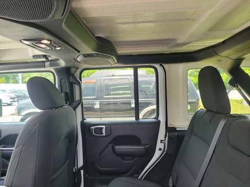Used 2023 Jeep Wrangler Unlimited Sport AWD/4WD image 7