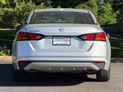 Used 2025 Nissan Altima 2.5 SV FWD image 7