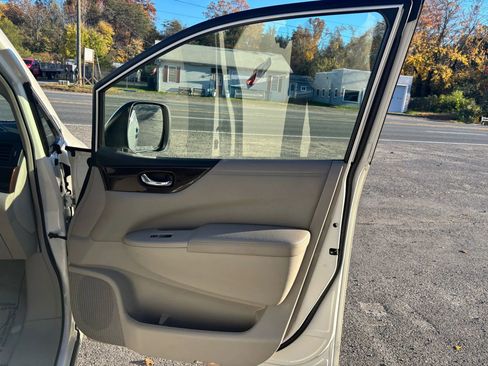 Used 2012 Nissan Quest S image 16
