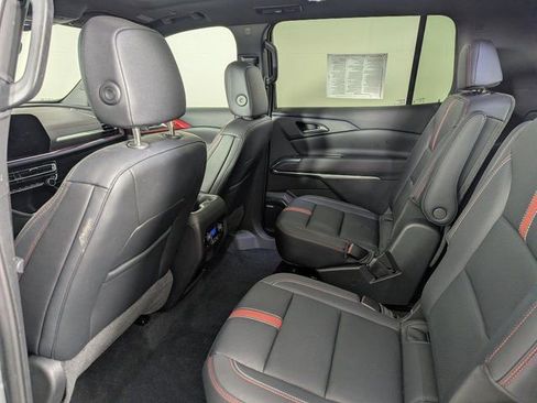 Used 2024 Chevrolet Traverse RS AWD/4WD image 17