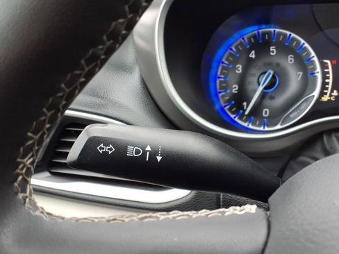 Used 2023 Chrysler Pacifica Touring-L image 29