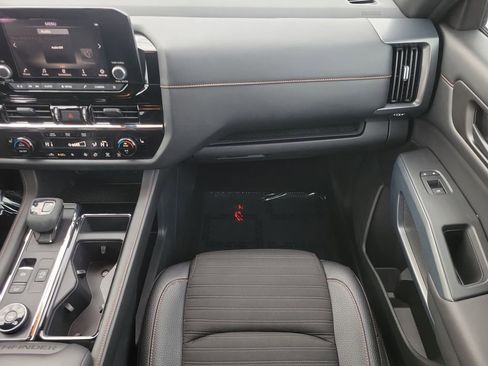 Used 2025 Nissan Pathfinder Rock Creek image 14