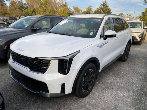 Used 2024 Kia Sorento S image 5
