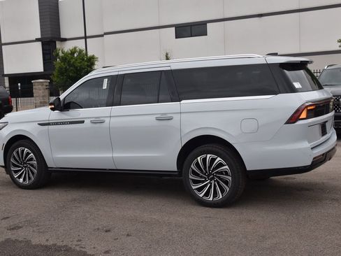 New 2026 Lincoln Navigator L Black Label AWD/4WD image 10