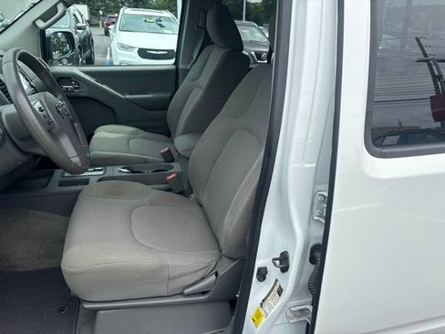 Used 2016 Nissan Frontier SV AWD/4WD image 17