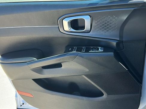 Used 2023 Kia Sorento S image 19