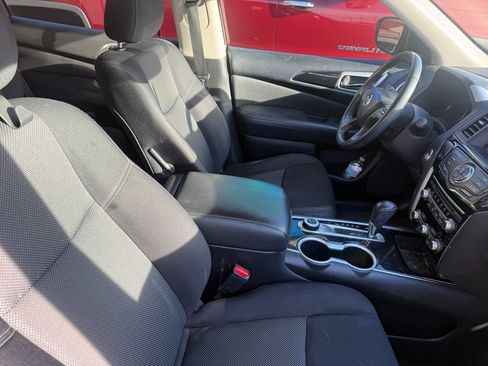 Used 2019 Nissan Pathfinder SV image 5