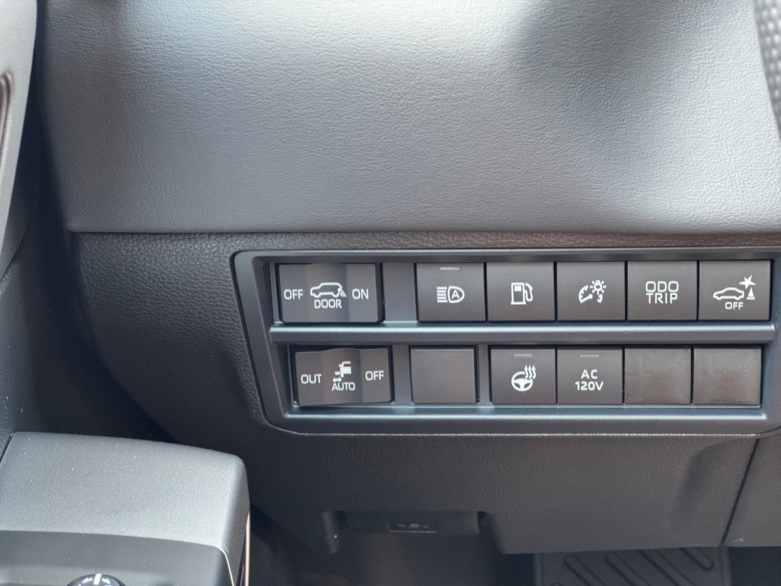 Used 2025 Toyota Sequoia Platinum AWD/4WD image 23
