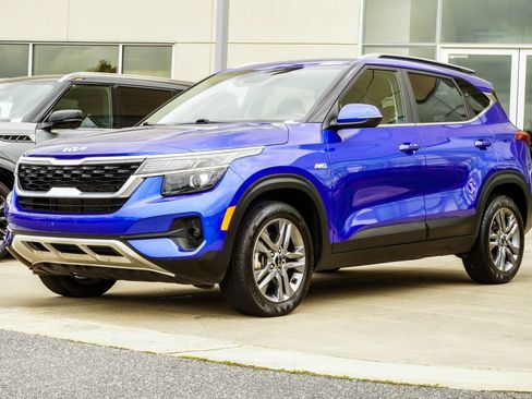 Used 2023 Kia Seltos S w/ Navigation Package AWD/4WD image 8