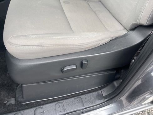 Used 2022 Nissan Frontier SV image 7