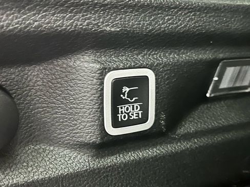 Used 2024 Jeep Grand Cherokee L Limited w/ Luxury Tech Group II image 9