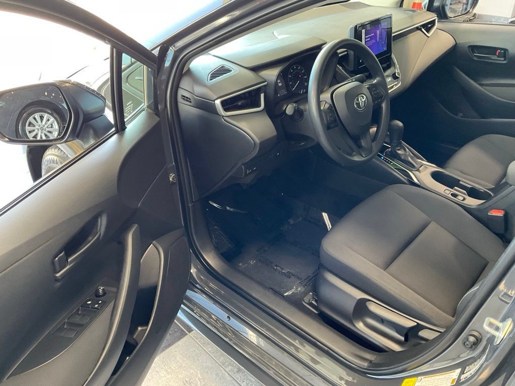 Certified 2025 Toyota Corolla LE FWD image 9