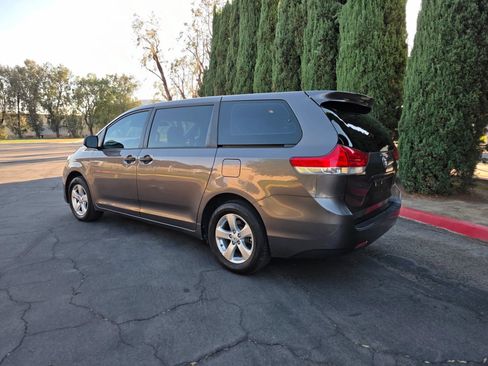 Used 2013 Toyota Sienna L w/ Towing Pkg FWD image 5