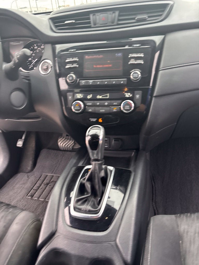 Used 2017 Nissan Rogue SV AWD/4WD image 17