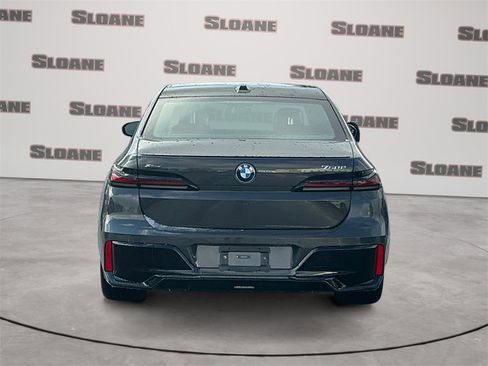 New 2026 BMW 750e xDrive image 4