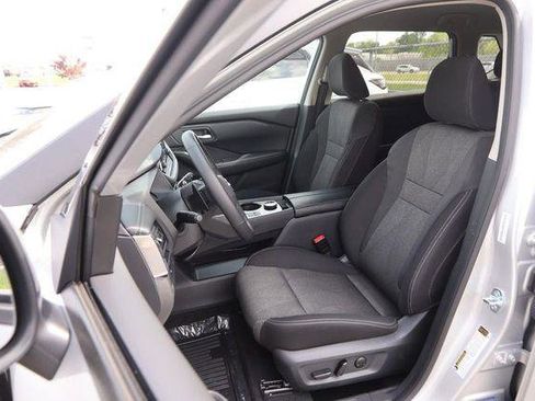 Used 2025 Nissan Rogue SV AWD/4WD image 9