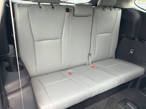 Used 2023 Toyota Highlander XLE AWD/4WD image 17