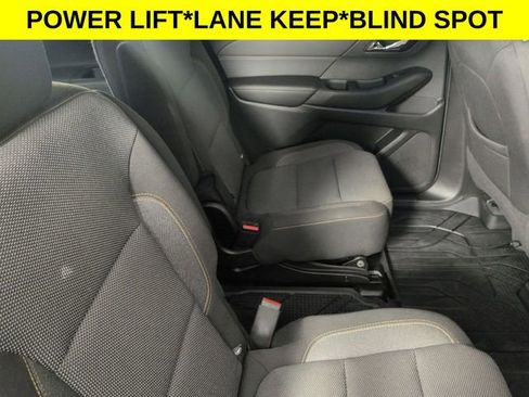 Used 2021 Chevrolet Traverse LT image 25