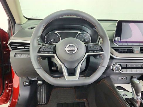 Used 2024 Nissan Altima 2.5 SR FWD image 29