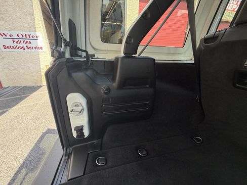 Used 2018 Jeep Wrangler Unlimited Sahara w/ LED Lighting Group AWD/4WD image 31