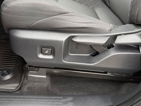 Certified 2024 Toyota Tacoma SR5 AWD/4WD image 16