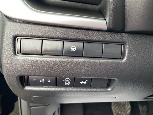 Used 2025 Nissan Rogue SV AWD/4WD image 12