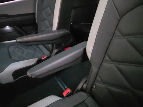 Used 2024 Volkswagen Atlas Peak Edition SE image 31