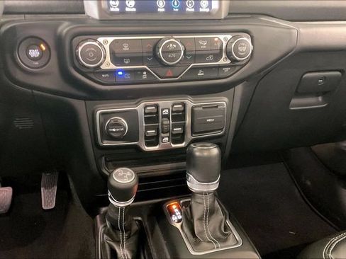 Used 2023 Jeep Wrangler Unlimited Sahara AWD/4WD image 8