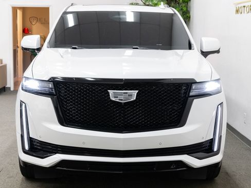 Used 2022 Cadillac Escalade Sport Platinum w/ LPO, ONYX Package image 12