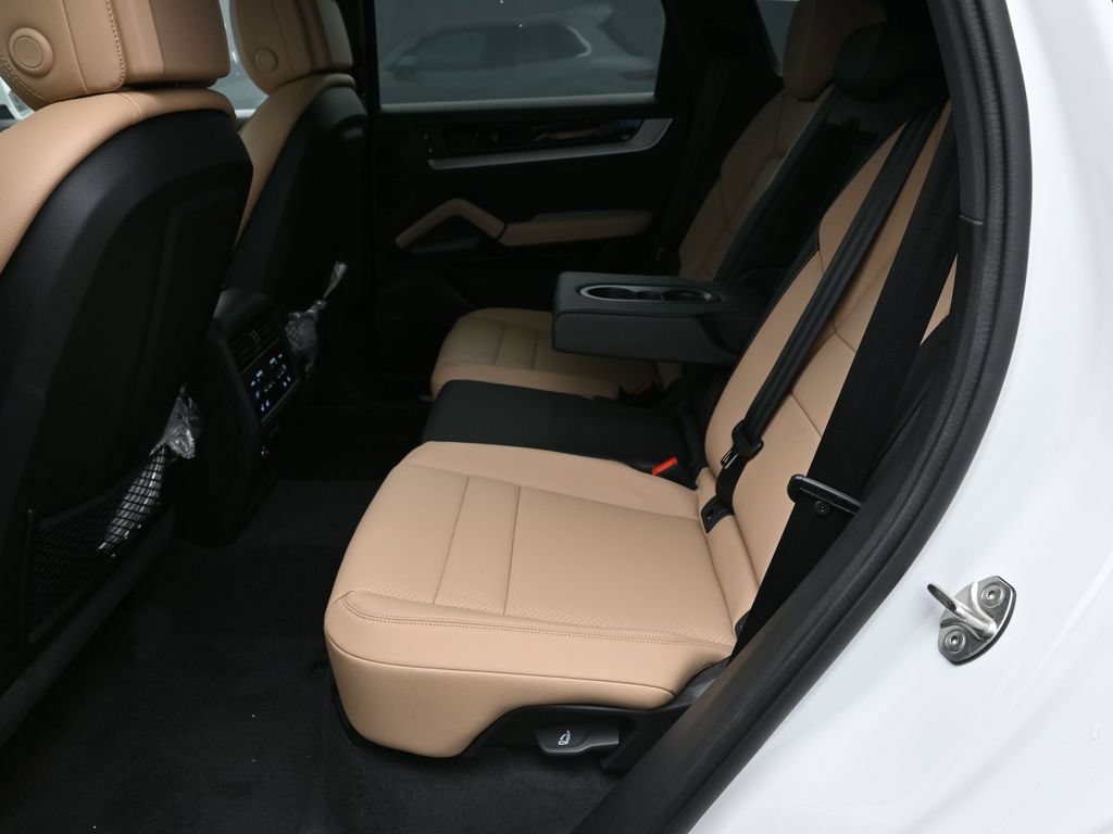 Certified 2026 Porsche Cayenne AWD/4WD image 17