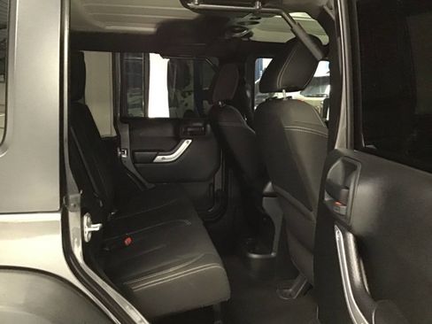 Used 2018 Jeep Wrangler Unlimited Rubicon w/ Connectivity Group AWD/4WD image 23