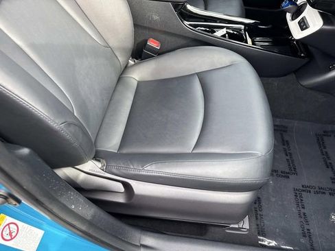 Used 2017 Toyota Prius Prime Advanced image 10