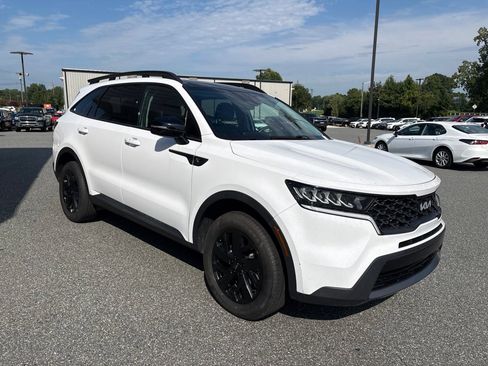 Used 2023 Kia Sorento S w/ Panoramic Sunroof Package AWD/4WD image 11