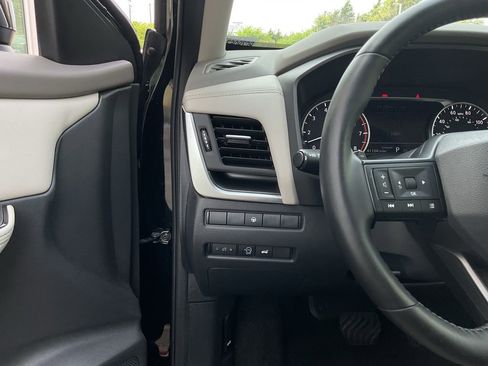 Used 2025 Nissan Rogue SV image 25