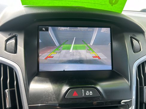 Used 2014 Ford Focus Titanium FWD image 20