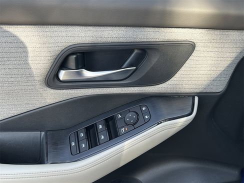 Certified 2023 Nissan Rogue SV image 22