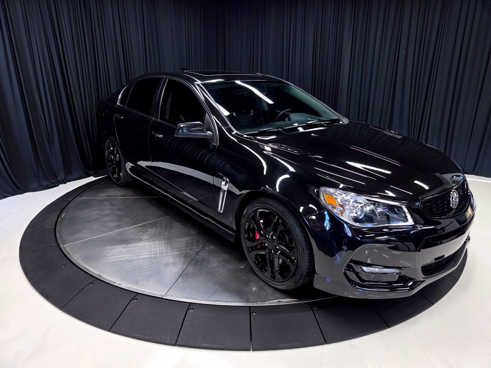 Used 2016 Chevrolet SS RWD image 7