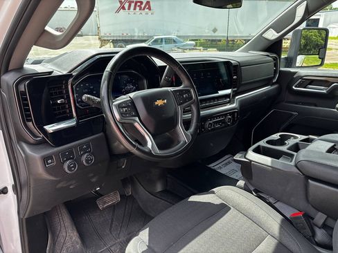 Used 2024 Chevrolet Silverado 2500 LT w/ Convenience Package AWD/4WD image 12