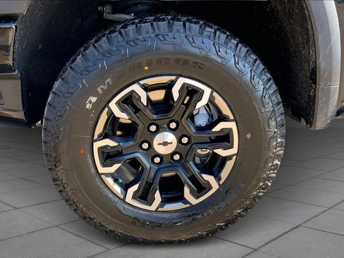 Certified 2024 Chevrolet Silverado 1500 ZR2 w/ Technology Package image 9