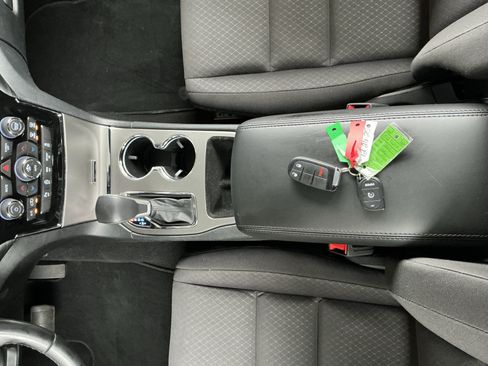 Used 2020 Jeep Grand Cherokee Laredo w/ 18" Wheel & 8.4" Radio Group image 11