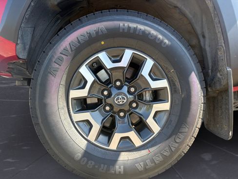 Used 2021 Toyota Tacoma TRD Off-Road w/ TRD Premium Off Road Package AWD/4WD image 12