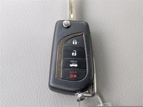 Used 2024 Toyota Camry SE image 30