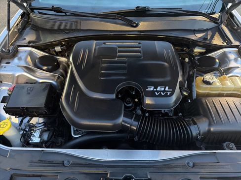 Used 2018 Chrysler 300 Touring L image 15